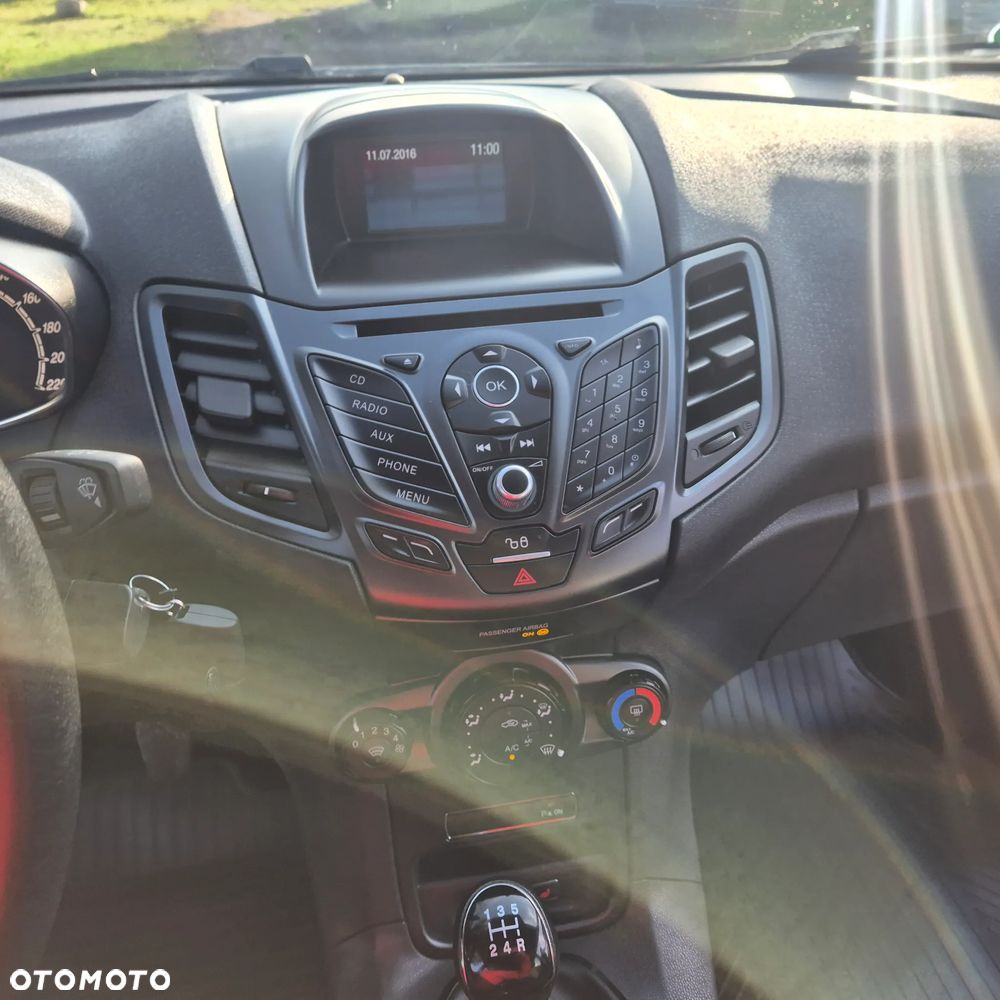 Ford Fiesta 1.0 Champions Edition - 14