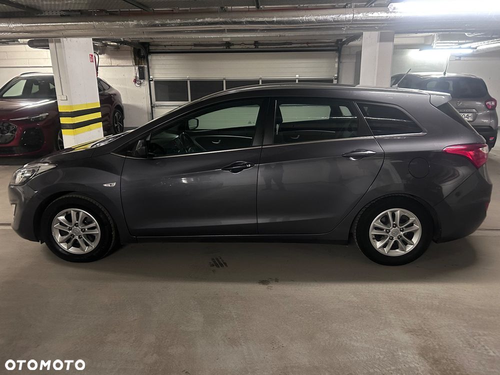 Hyundai i30 blue Kombi 1.6 CRDi Style - 4