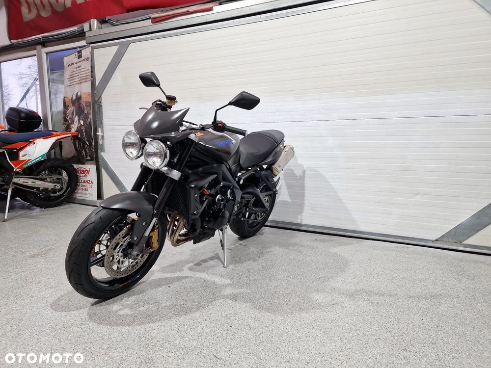 Triumph Street Triple - 4