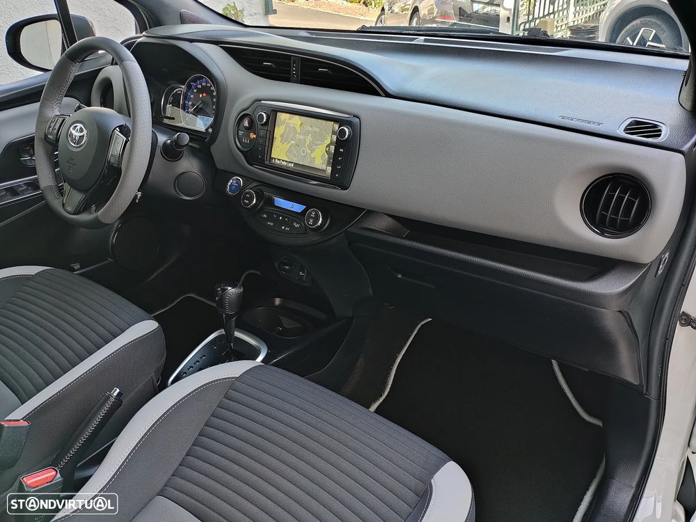Toyota Yaris 1.5 HSD Comfort +P.Style+P.Techno — fotografia 29