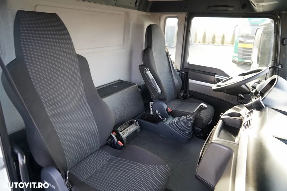 MAN TGS 33.360 / 6x4 / BASCULĂ SPATE 5.8 M + HIAB XS 122 HGV / RADIOCOMANDĂ / HGV ÎN SPATELE CABINEI / EURO 5 / MANUALĂ - 37