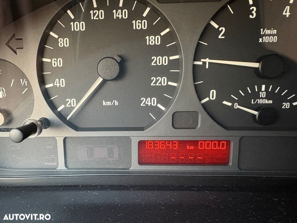 BMW Seria 3 318i - 16