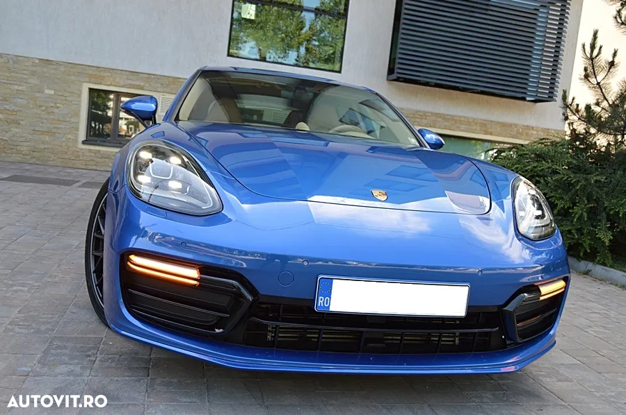 Porsche Panamera 4 - 3