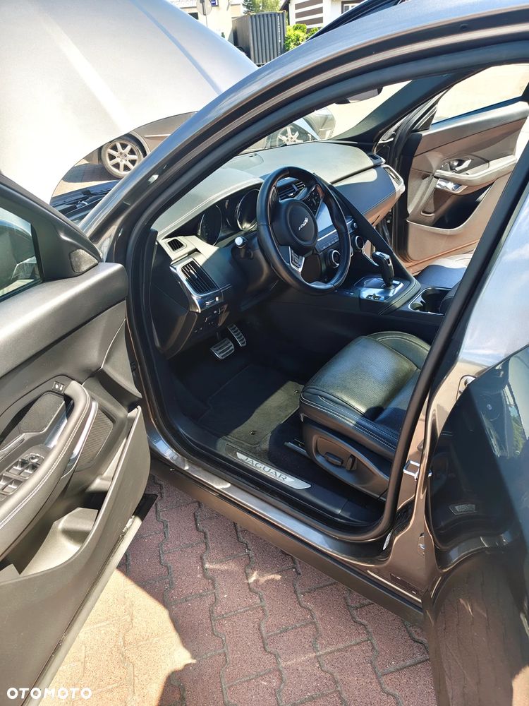Jaguar E-Pace 2.0 P200 mHEV AWD R-Dynamic HSE - 21