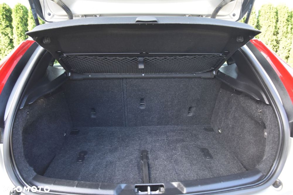 Volvo V40 Cross Country T3 Drive-E Summum - 25