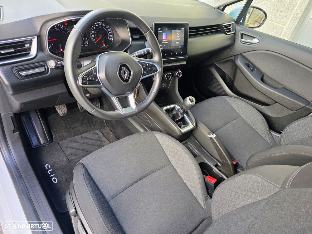 Renault Clio - 26