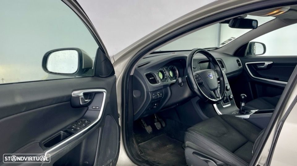 Volvo V60 D3 Momentum - 9