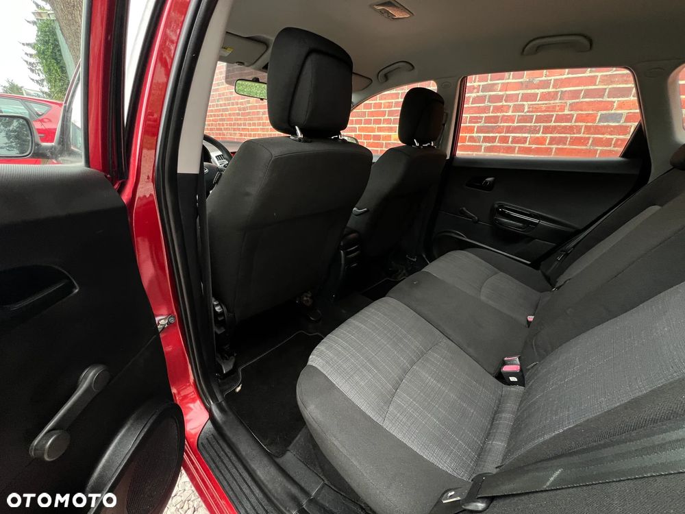 Kia Ceed - 10