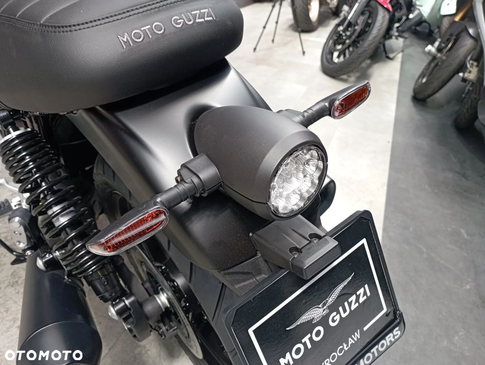 Moto Guzzi V7 - 12