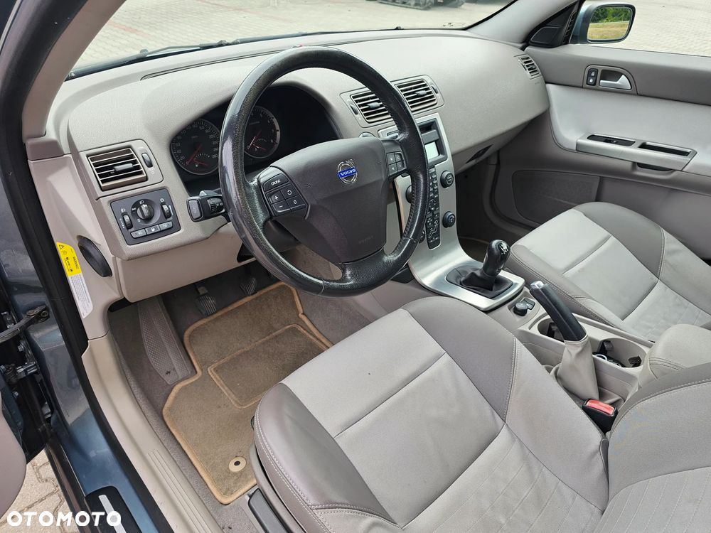 Volvo S40 2.4 - 10