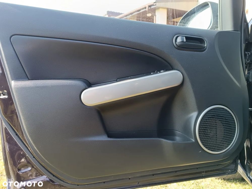 Mazda 2 - 10