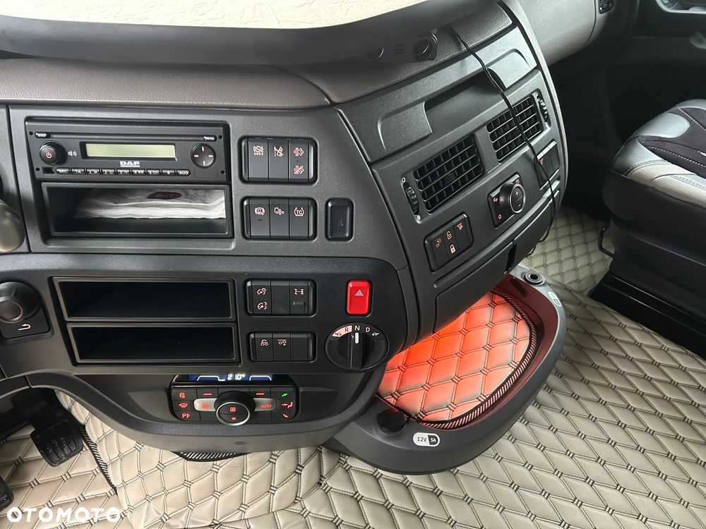 DAF XF 106 530 KM RETARDER 6x2 / 3 OSIOWY / NOWY TACHOGRAF / ORYGINALNY PRZEBIEG 525 TYS. KM / POLSKI SALON / 3 OŚKA / LAMPY LED / 2019 ROK !! - 24