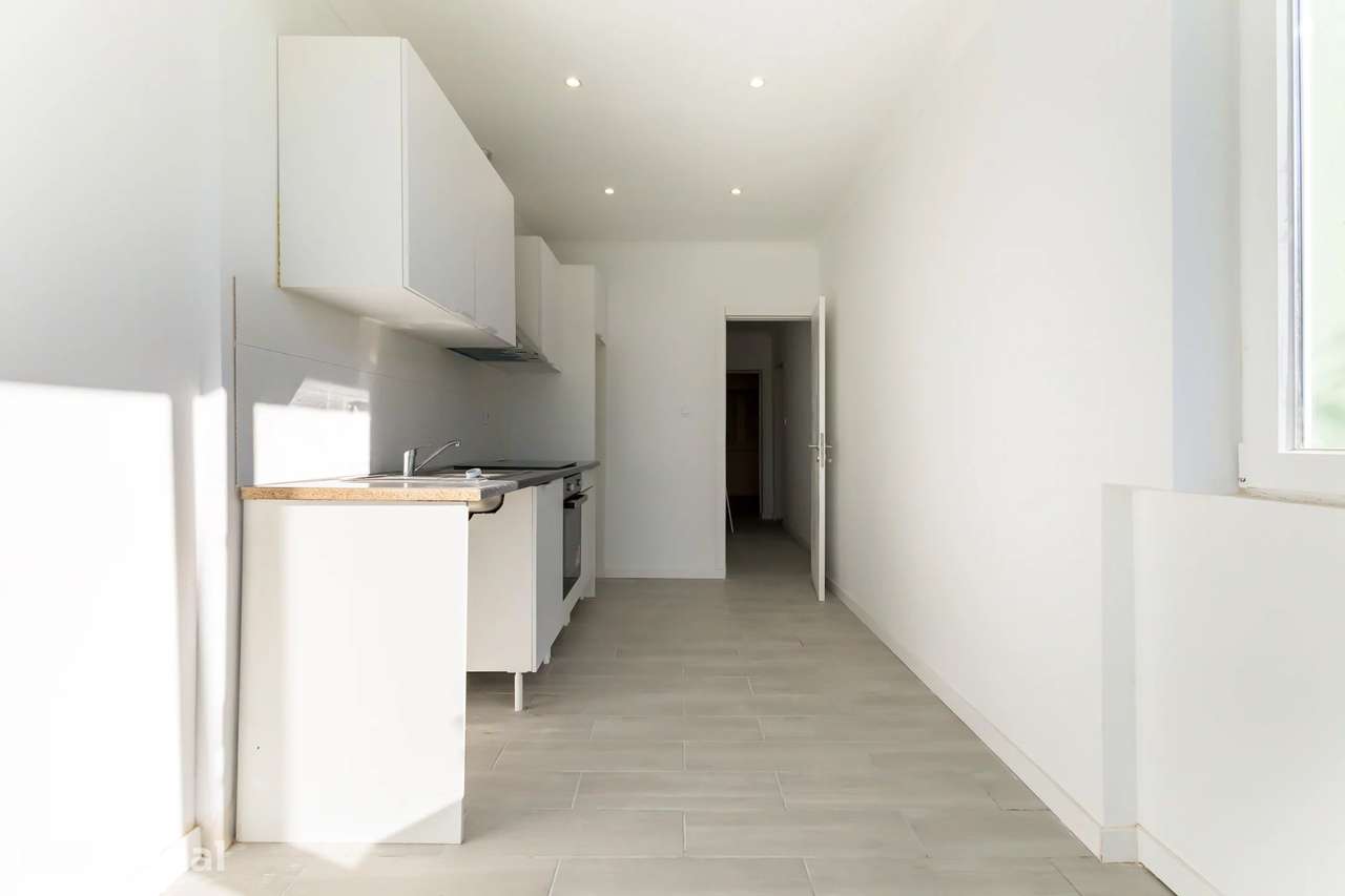 Apartamento T1 renovado com quintal em Alhos Vedros - Grande imagem: 4/11