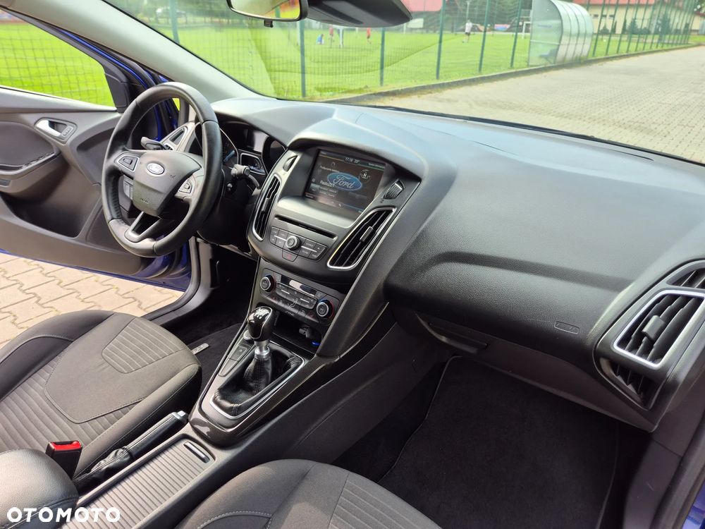 Ford Focus - 32