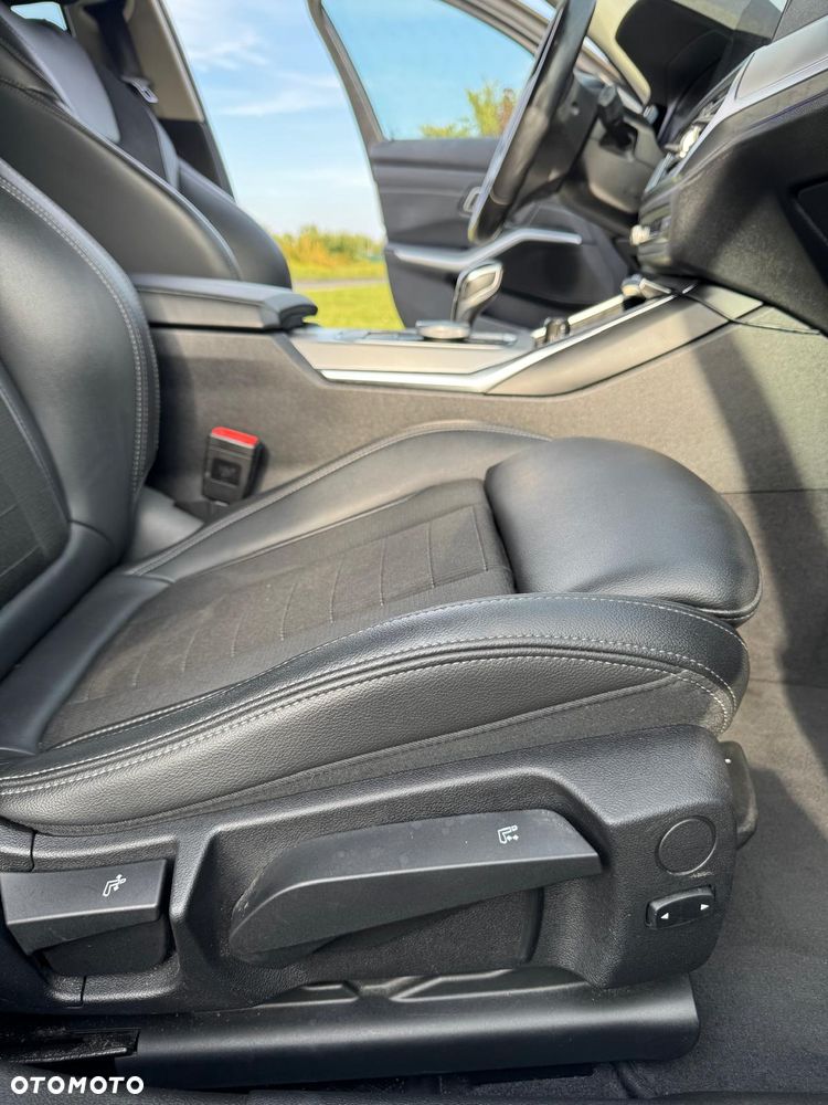 BMW Seria 3 318i Sport - 15