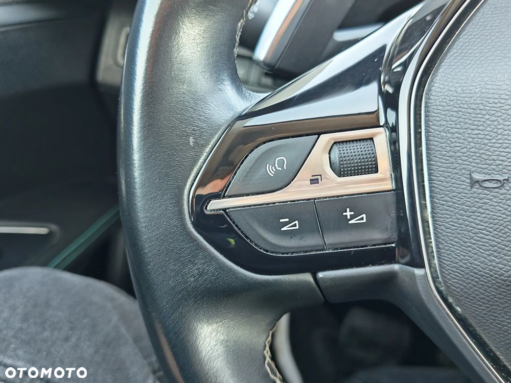 Peugeot 5008 PureTech 130 EAT8 Stop & Start Allure Pack - 22