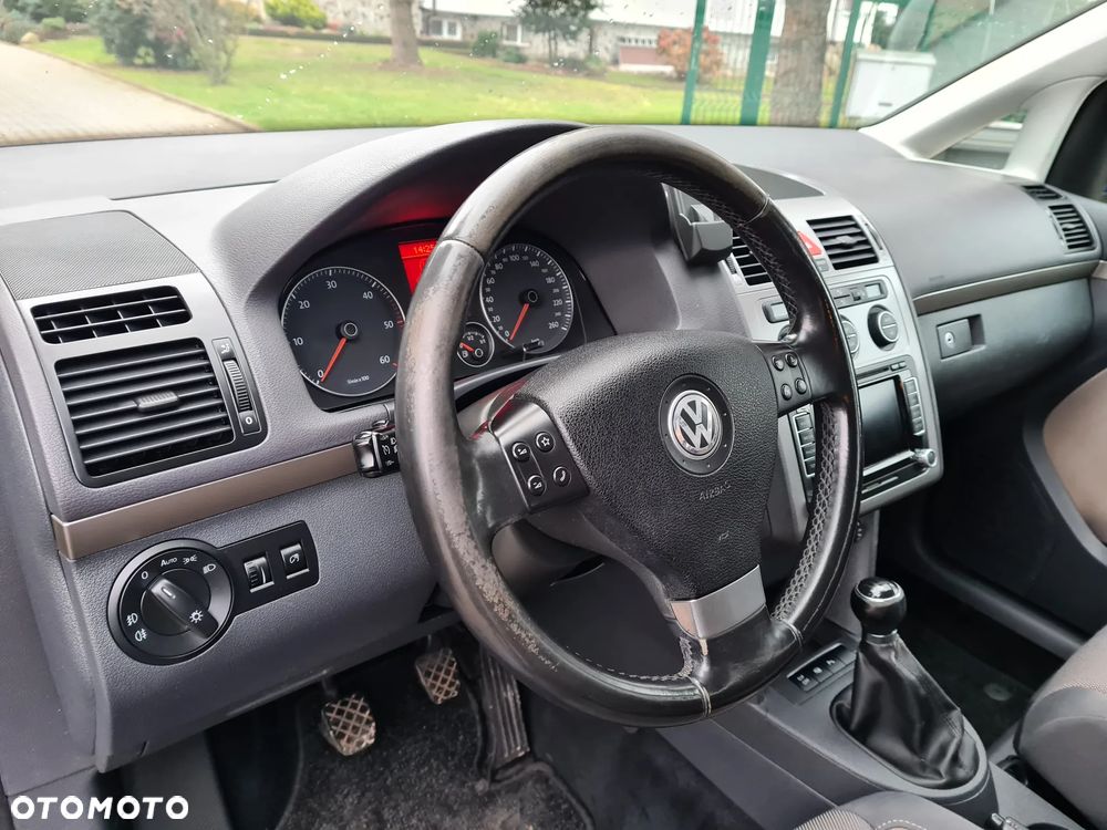 Volkswagen Touran - 4