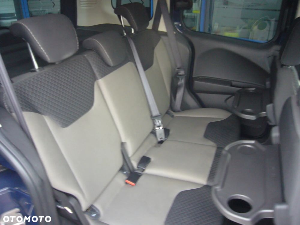 Ford Tourneo Courier 1.5 TDCi Titanium - 17