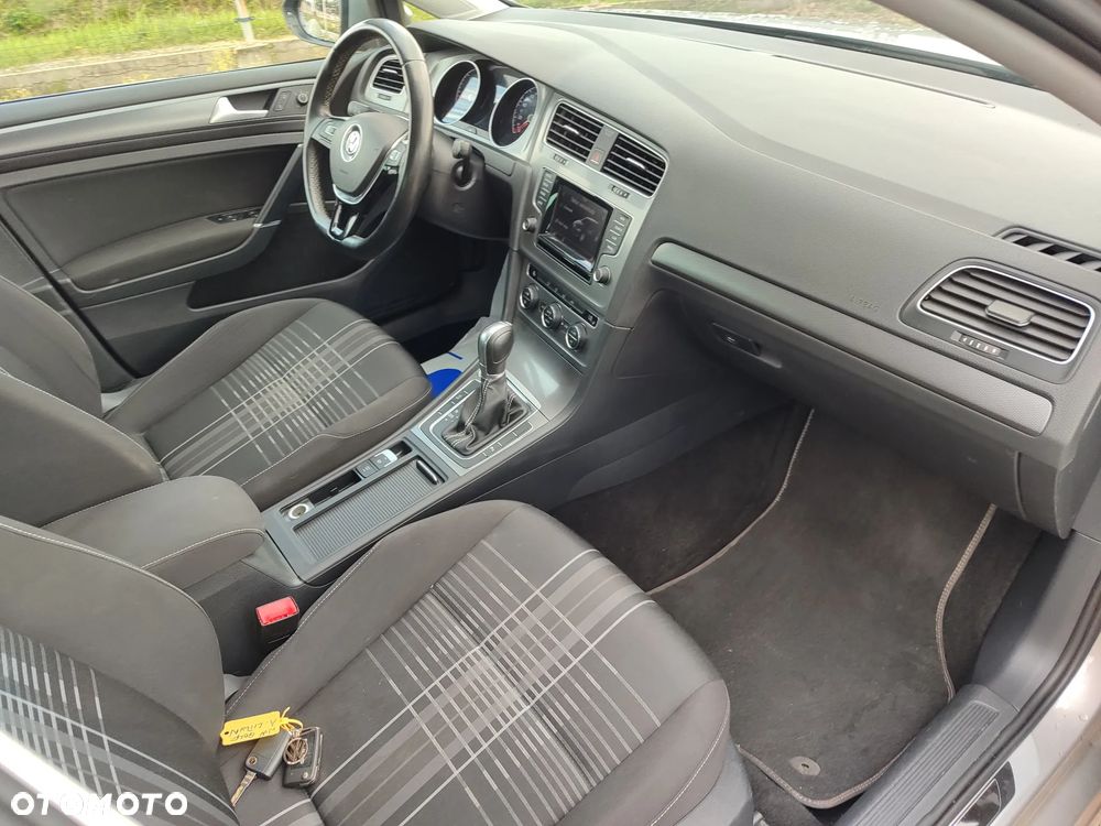 Volkswagen Golf 2.0 TDI BlueMotion Technology DSG Lounge - 10
