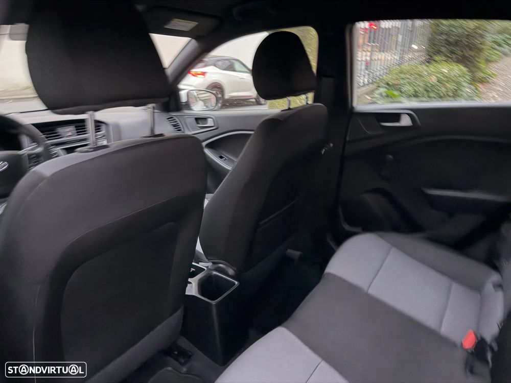 Hyundai i20 1.1 CRDi LED - 14