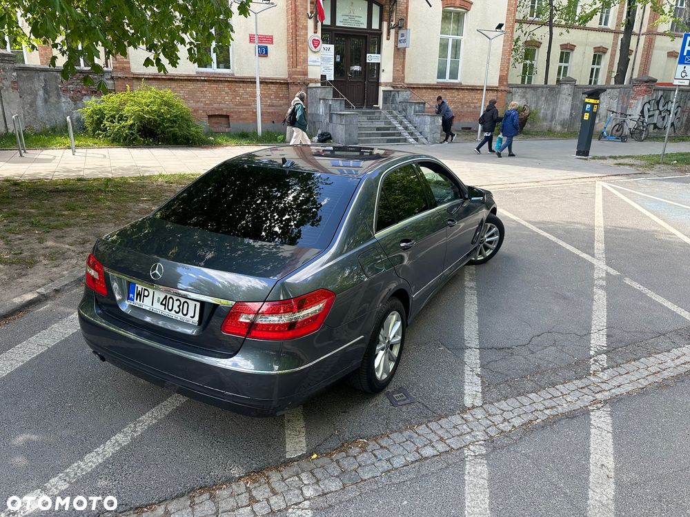 Mercedes-Benz Klasa E 250 CGI BlueEFFICIENCY 7G-TRONIC Elegance - 13