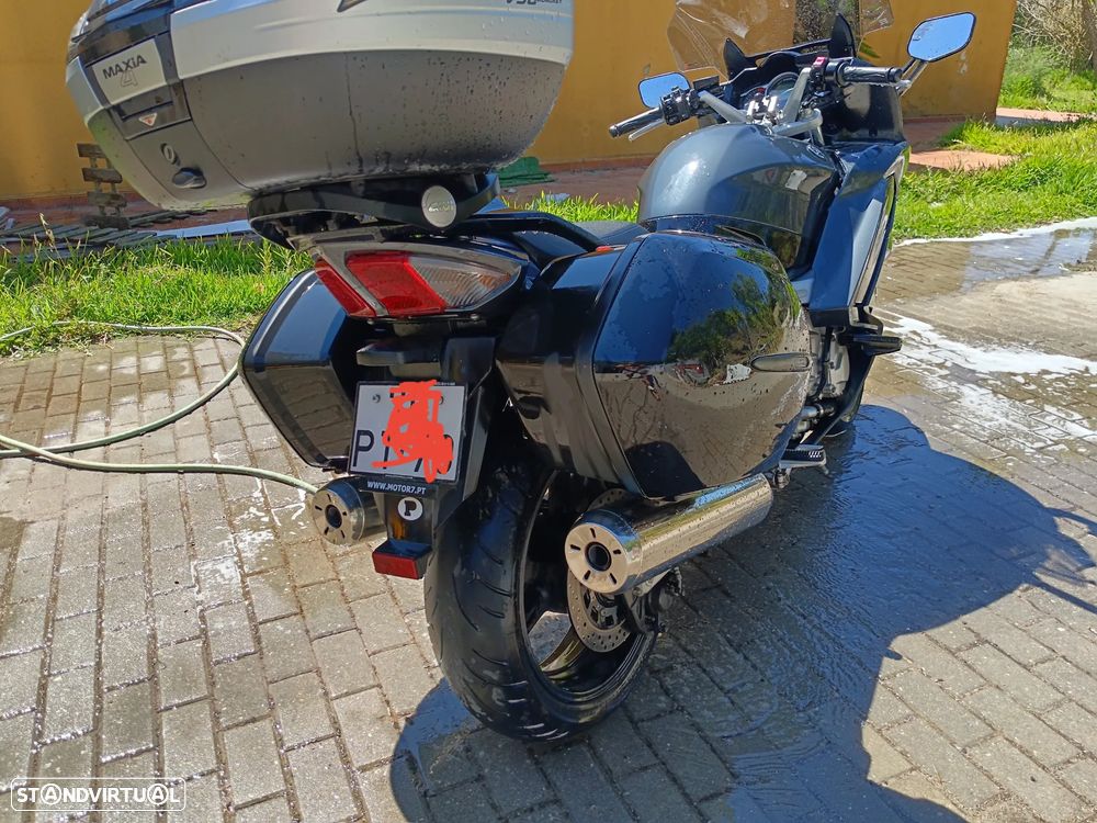 Yamaha FJR - 2