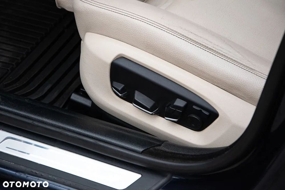 BMW Seria 5 520d Luxury Line - 33