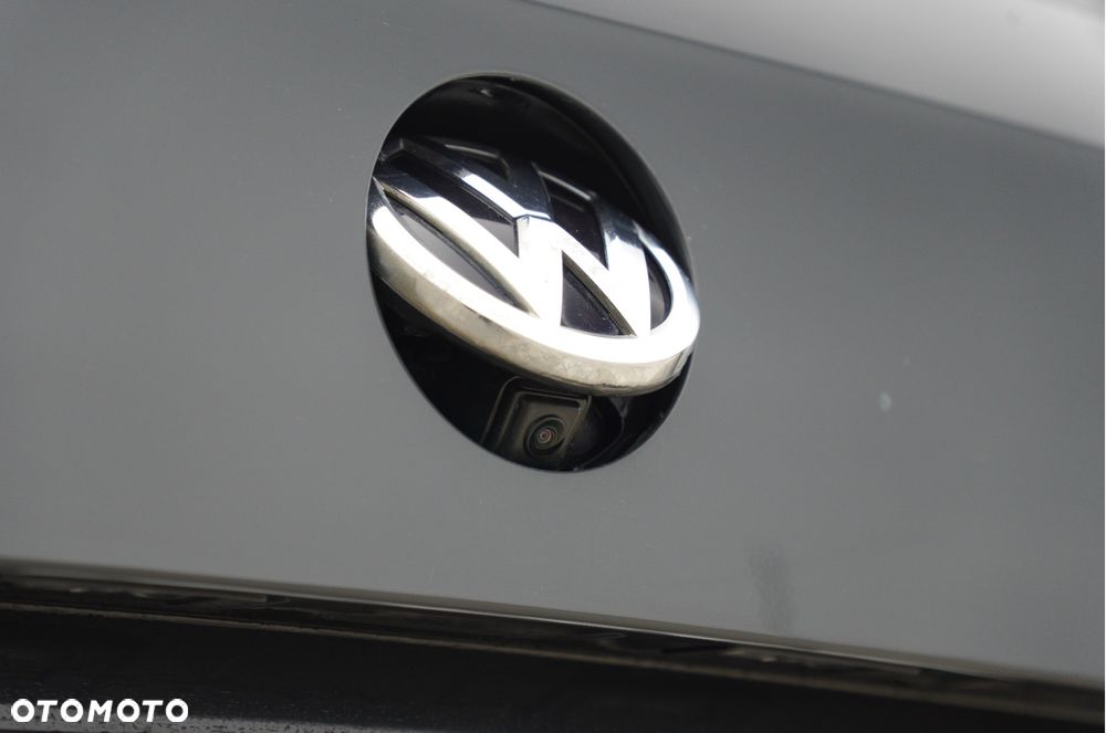 Volkswagen Passat - 13