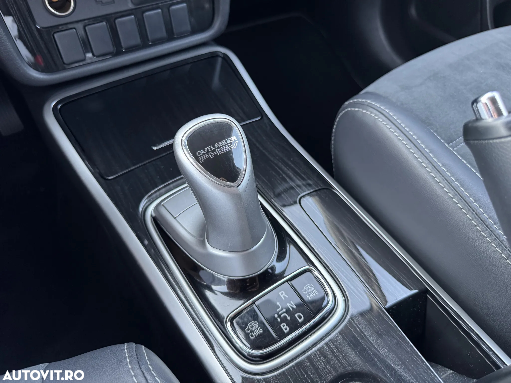 Mitsubishi Outlander 2.0 4WD Plug-In Hybrid - 25