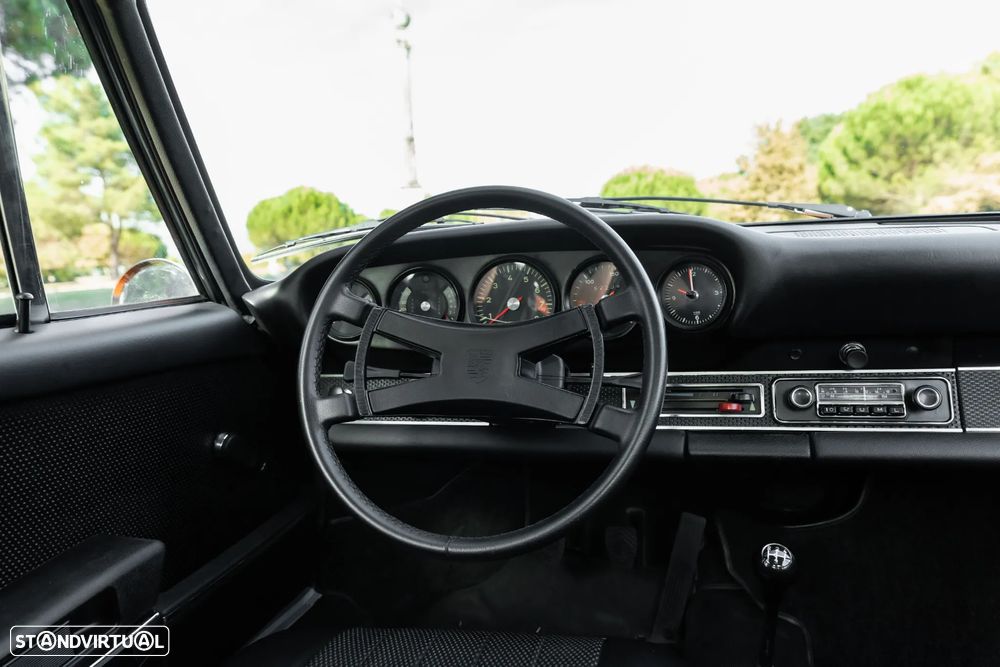 Porsche 911 Série F - 33