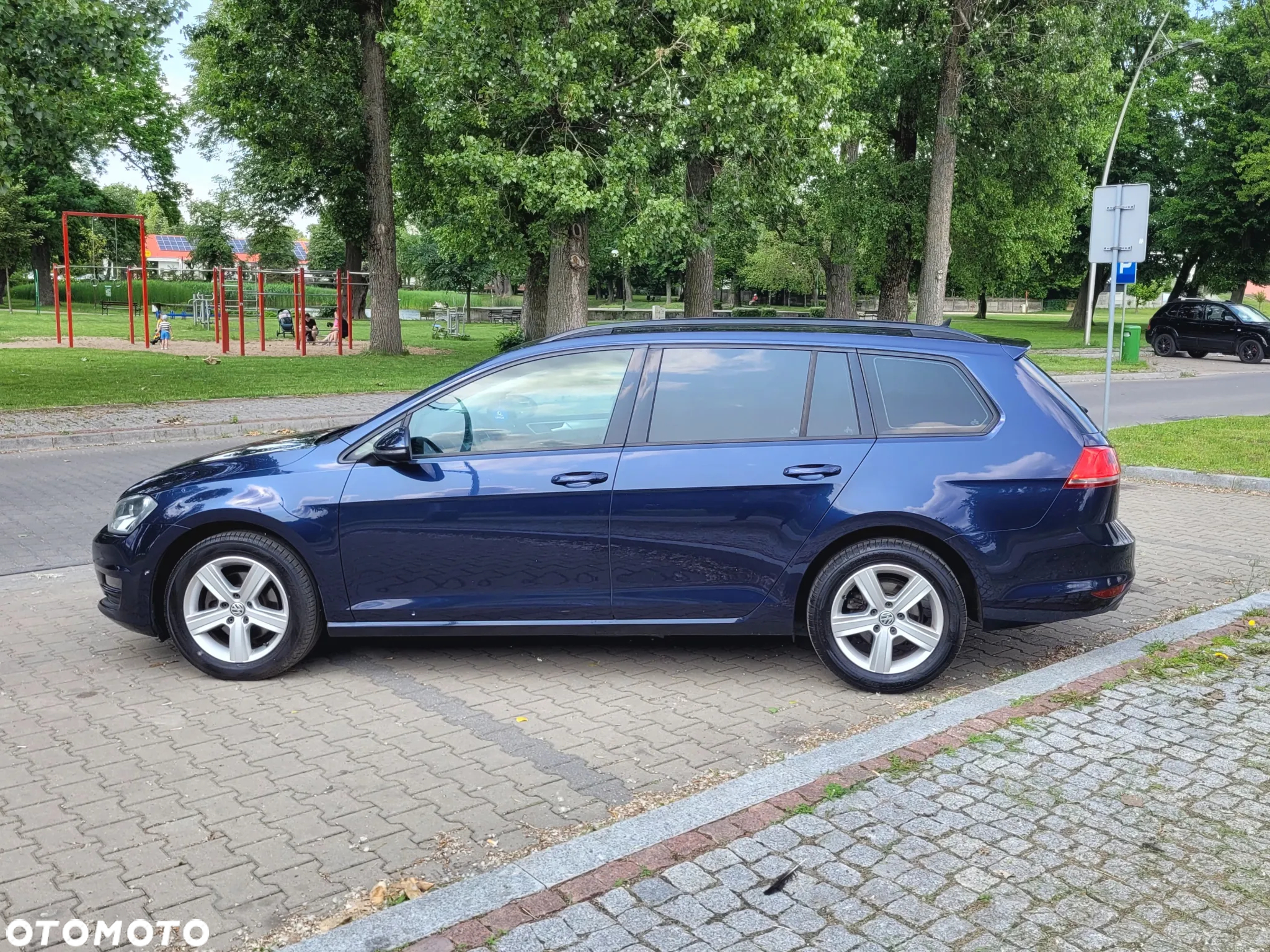 Volkswagen Golf 2.0 BlueTDI Highline - 12
