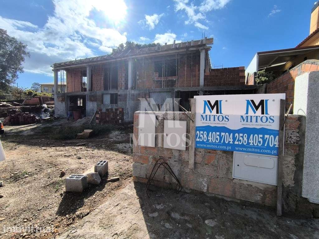Terreno com projeto aprovado para venda em Subportela - Viana do Ca...