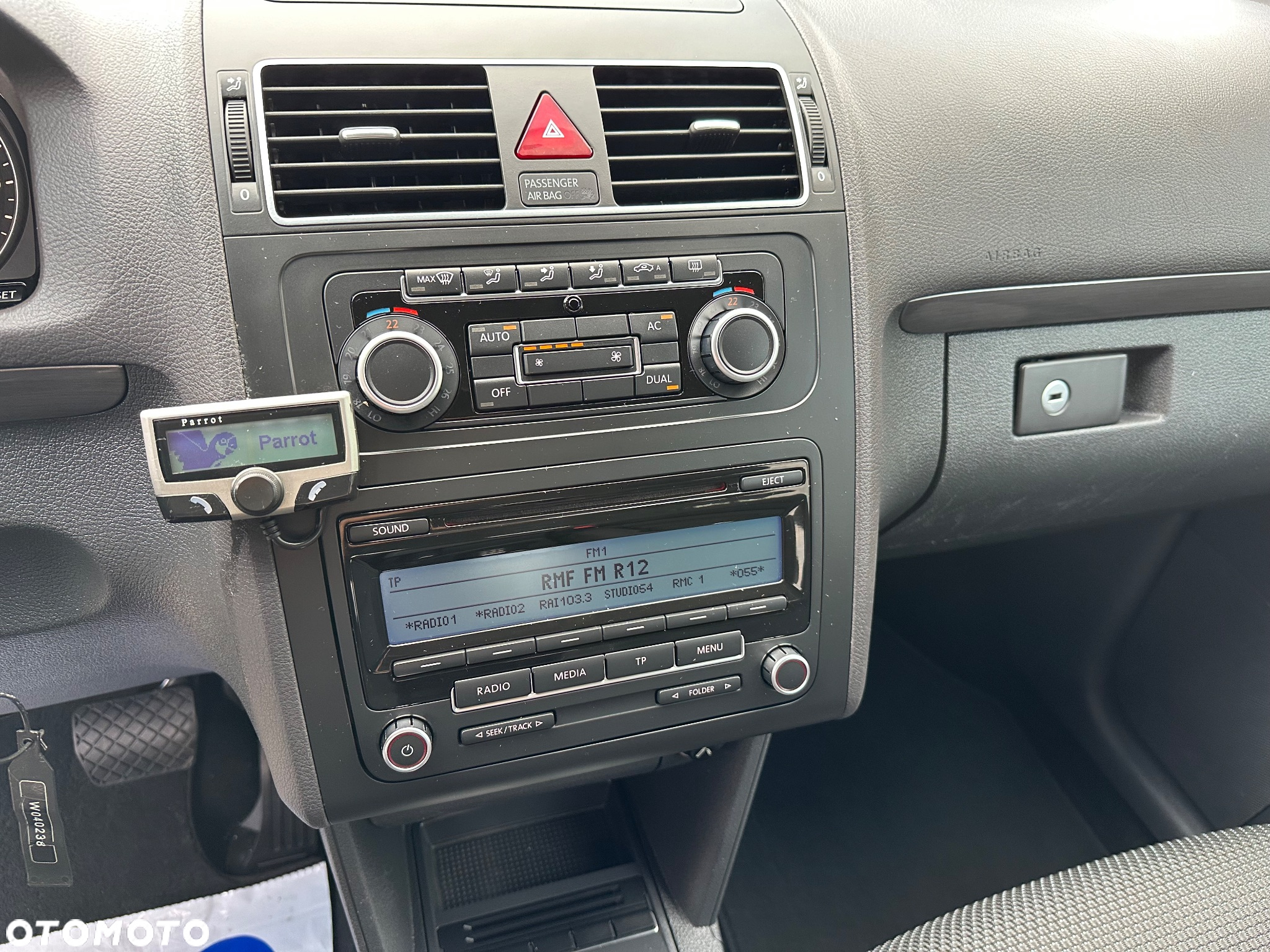 Volkswagen Touran 1.6 TDI DPF BlueMotion Technology DSG Highline - 20