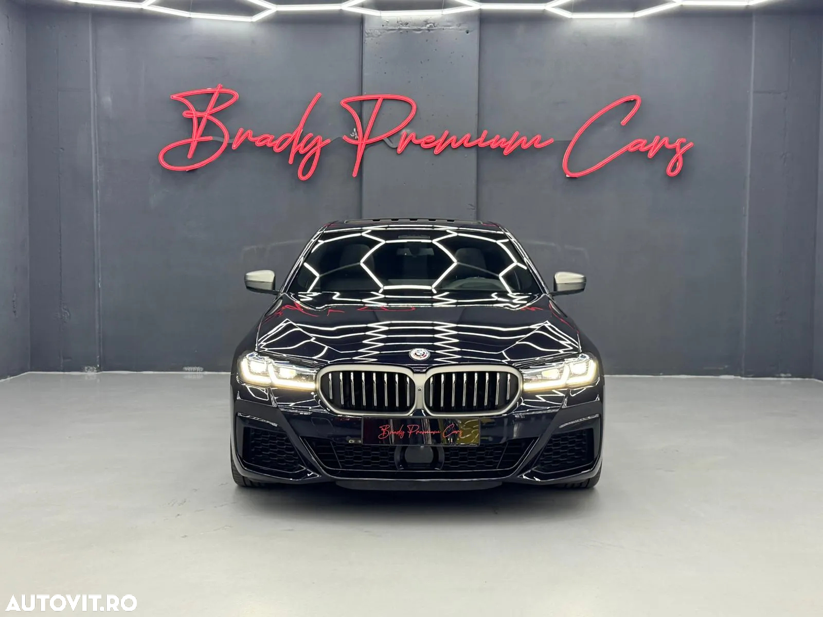 BMW M5 M550i xDrive AT - 11