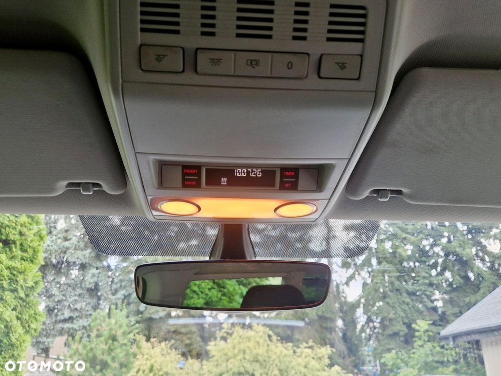 Volkswagen Caravelle - 8