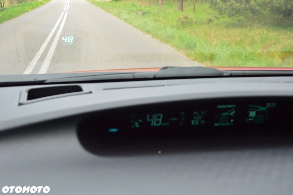 Toyota Prius (Hybrid) Life - 22