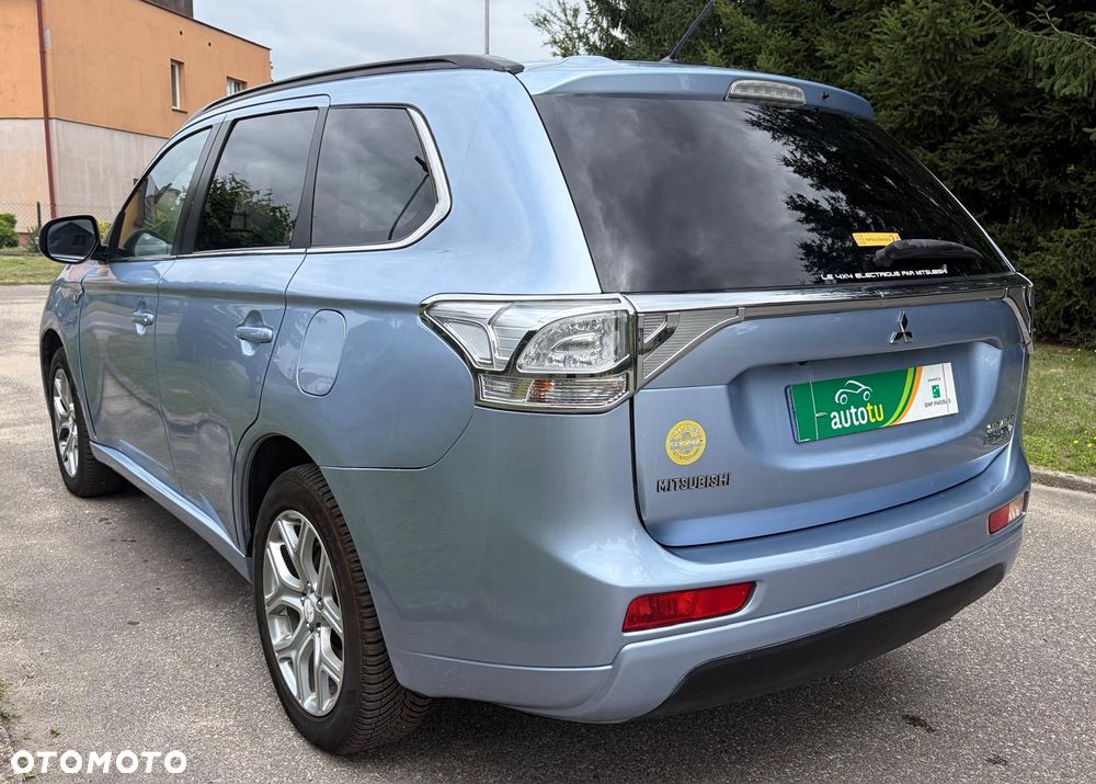 Mitsubishi Outlander - 11