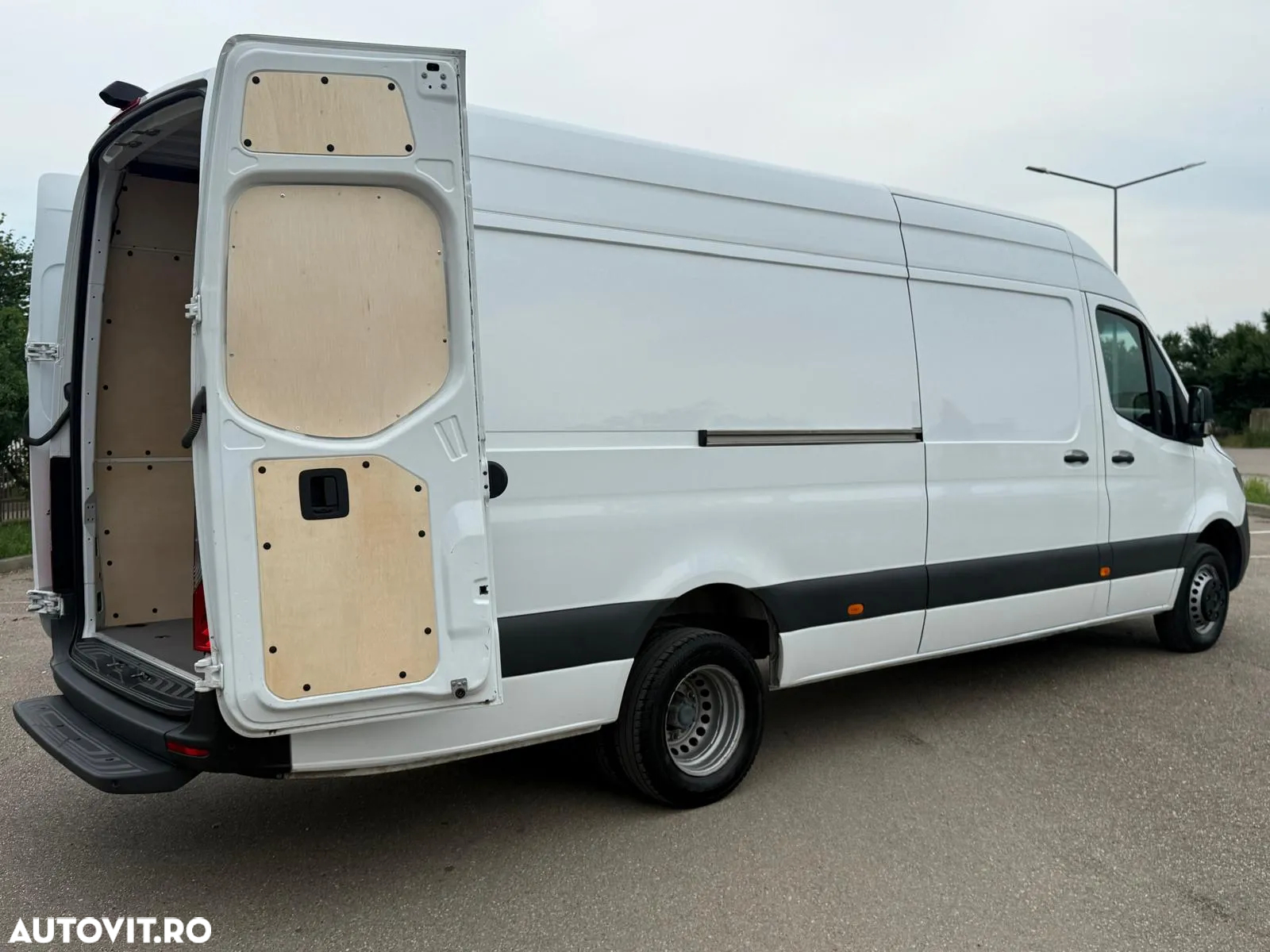 Mercedes-Benz Sprinter - 25