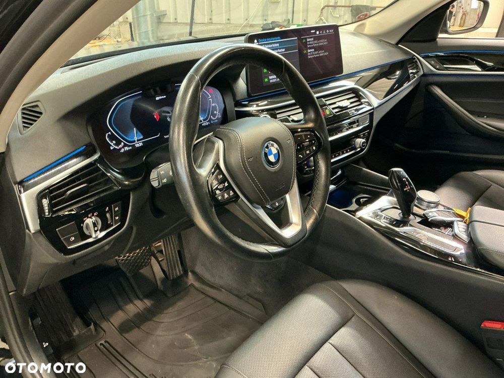 BMW Seria 5 530e Luxury Line - 10