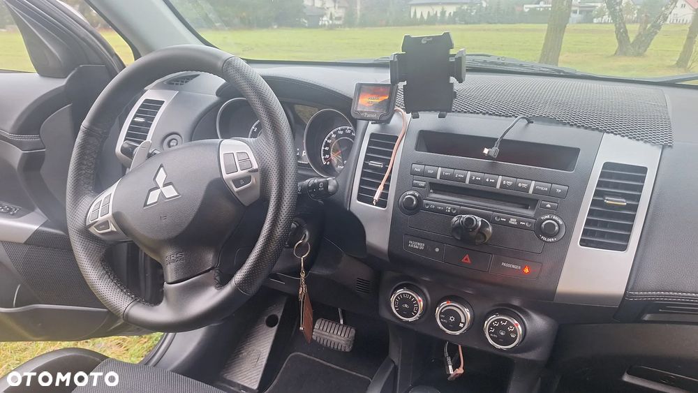 Mitsubishi Outlander 2.0 Intense + 2WD CVT - 9