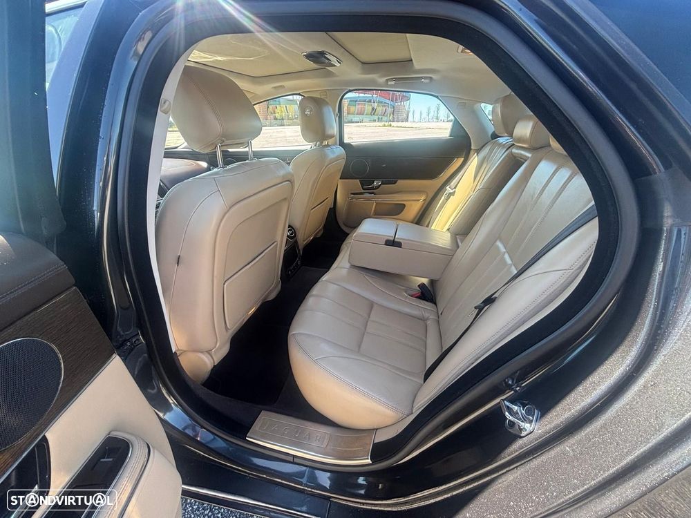 Jaguar XJ 3.0 D V6 Luxury - 24