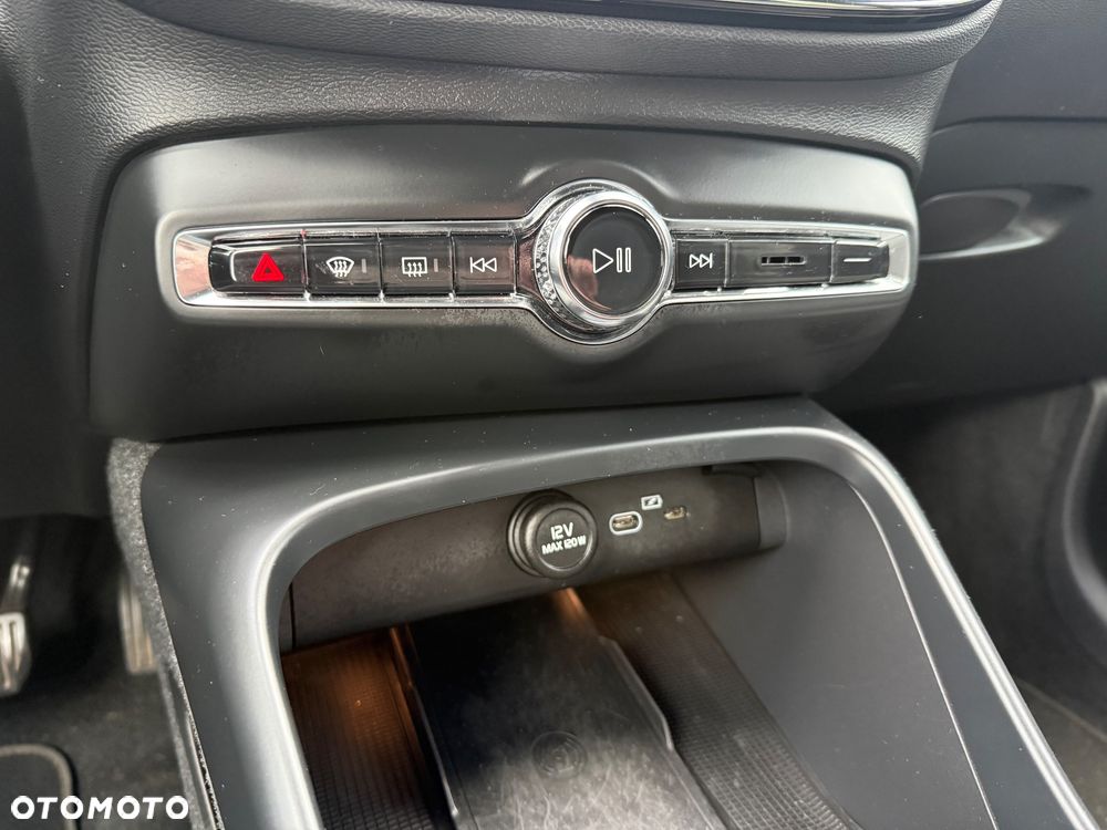Volvo XC 40 B3 B DKG Plus Bright - 34