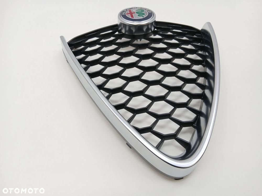 Atrapa grill Alfa Romeo Giulia VELOCE NOWA OE - 2