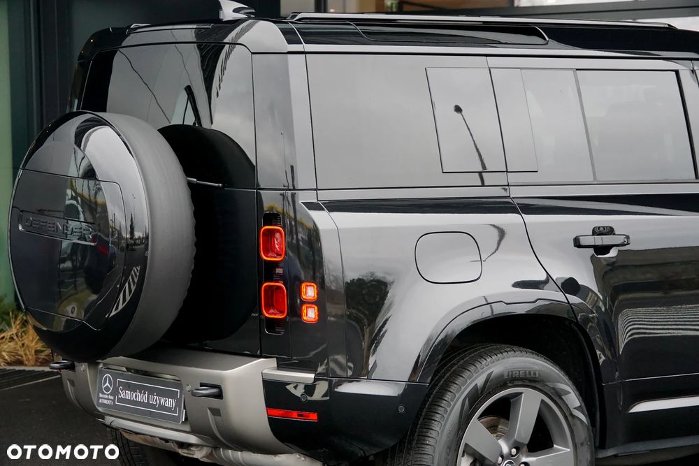 Land Rover Defender 110 D250 X-Dynamic SE - 17