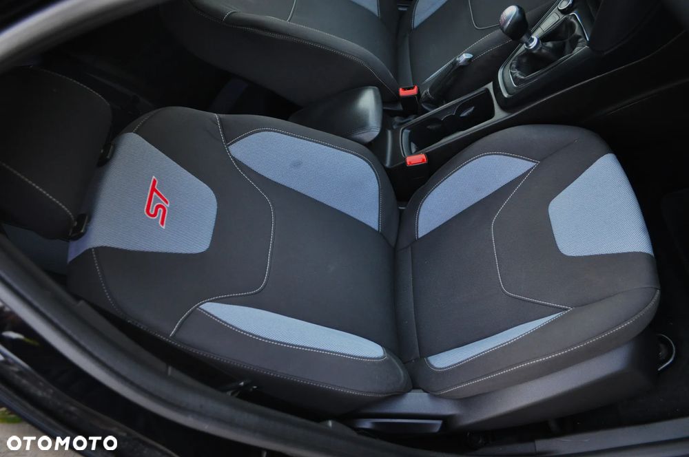 Ford Focus 2.0 EcoBoost ST - 25