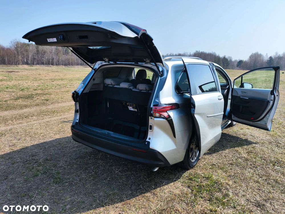 Toyota Sienna - 17