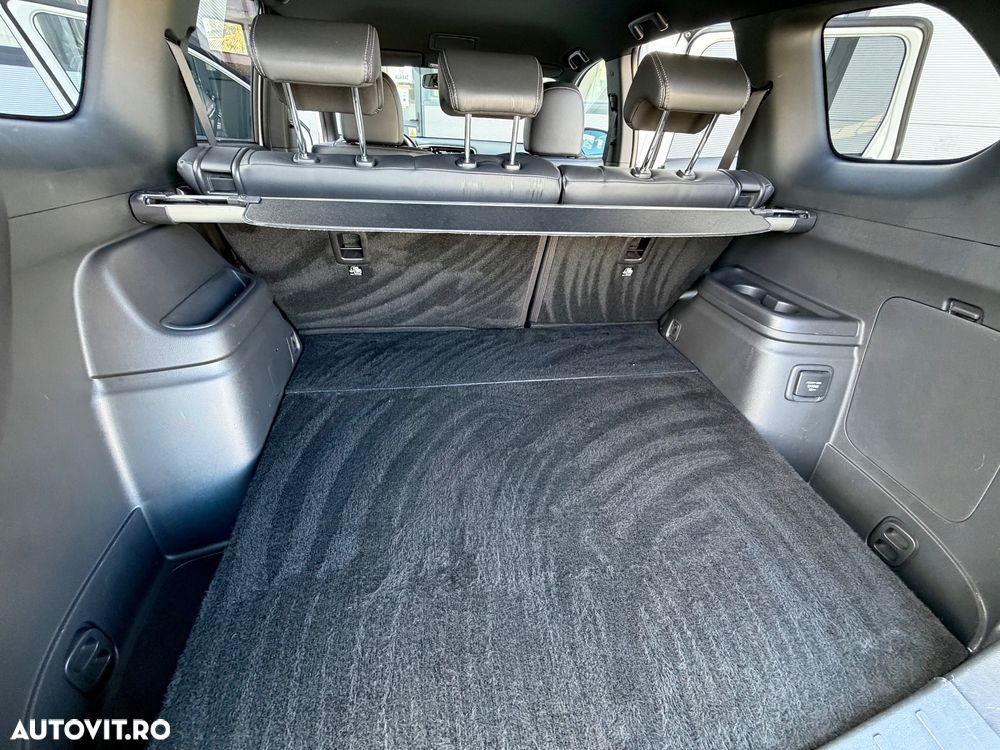 Mitsubishi Outlander ver-2-4-4wd-plug--in-hybrid-top - 32