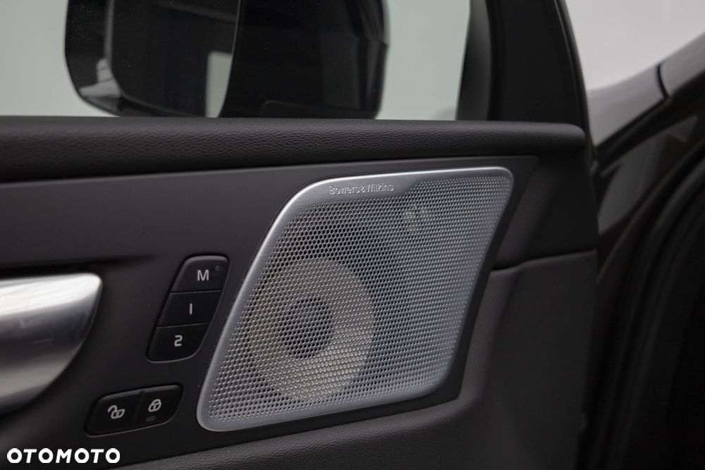 Volvo XC 60 B4 D AWD Ultimate Dark - 23