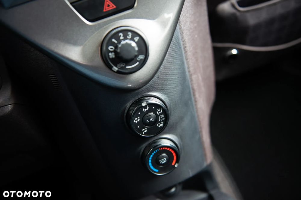 Toyota iQ 1.0 Sol - 21