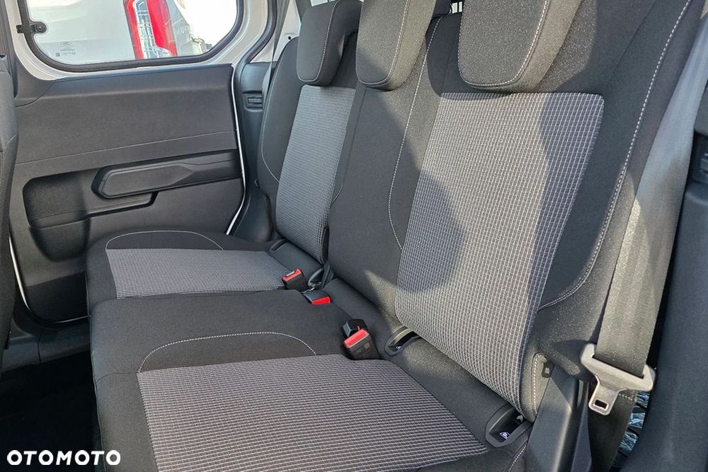Ford Transit Courier - 12